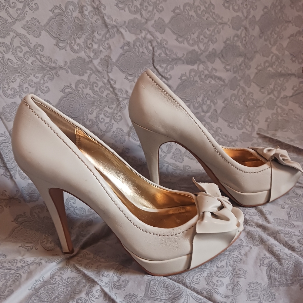 M.P.S. cream heels with bow